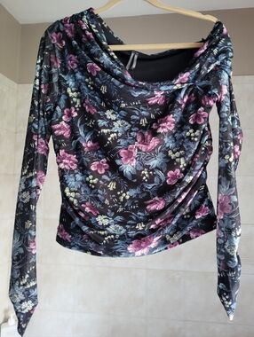 NWT asymetrical Off One Shoulder Top
